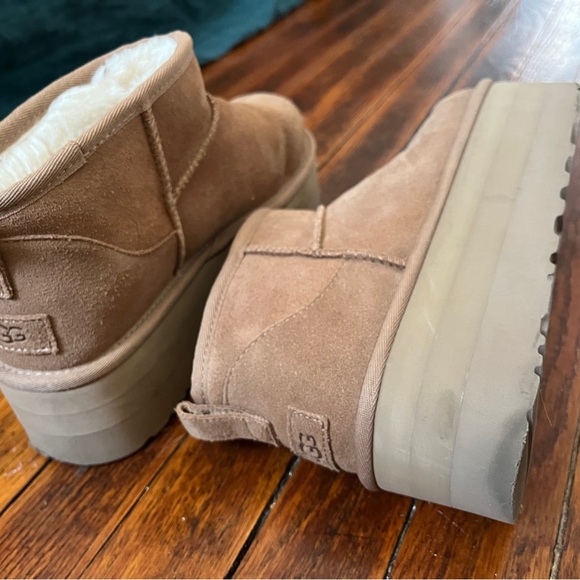 UGG classic ultra mini platform boots 💛 - Picture 4 of 5